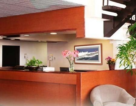 Comfort Inn Vancouver Airport Ричмонд Экстерьер фото